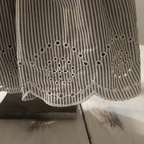 **Carter's Baby Girl Blue Strip / eyelet bottom Dress - 9M - Picture 4 of 4